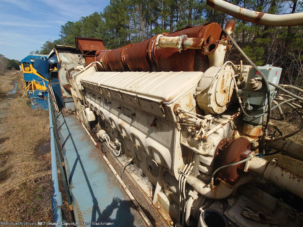 Sad looking SD40-3 carcass.